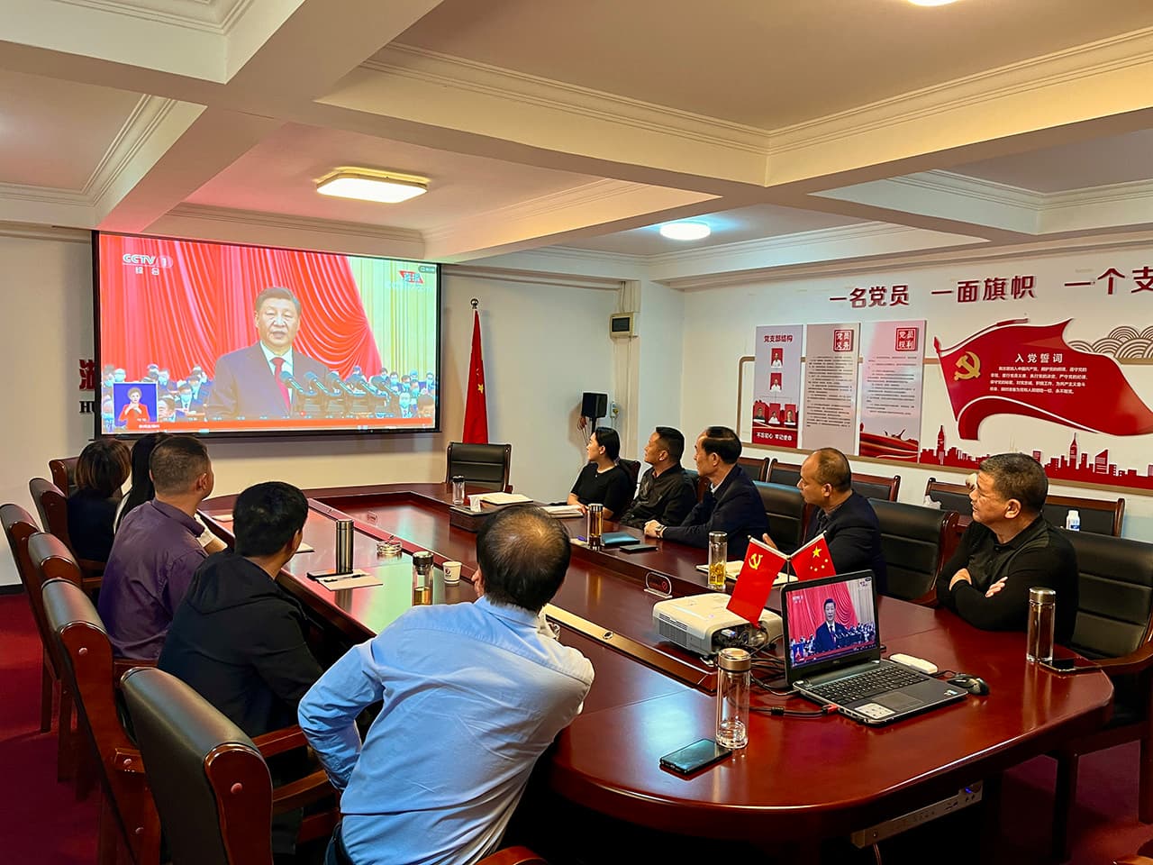 湖北宜居環(huán)境管理服務有限公司組織收聽收看二十大開幕會盛況